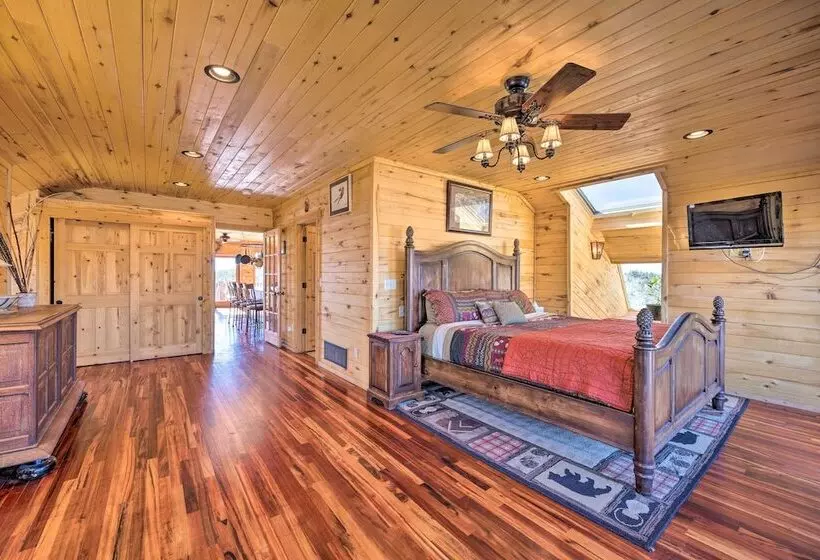 Cozy Cripple Creek Cabin W/ Mountain Views!