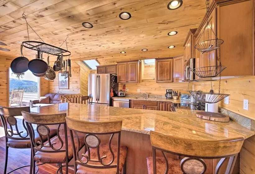 Cozy Cripple Creek Cabin W/ Mountain Views!