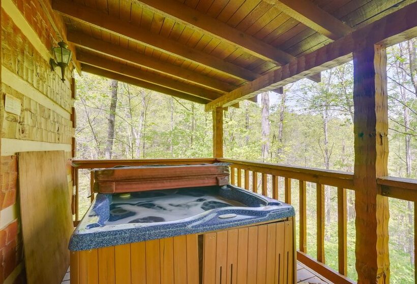 Cozy Gatlinburg Cabin W/ Private Hot Tub!