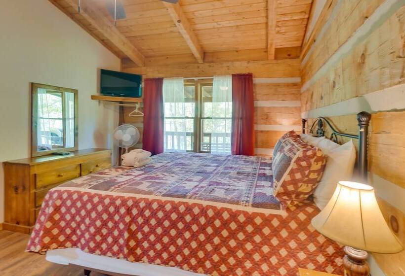 Cozy Gatlinburg Cabin W/ Private Hot Tub!