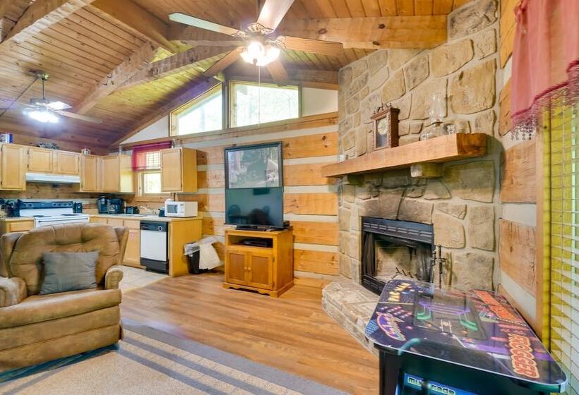 Cozy Gatlinburg Cabin W/ Private Hot Tub!