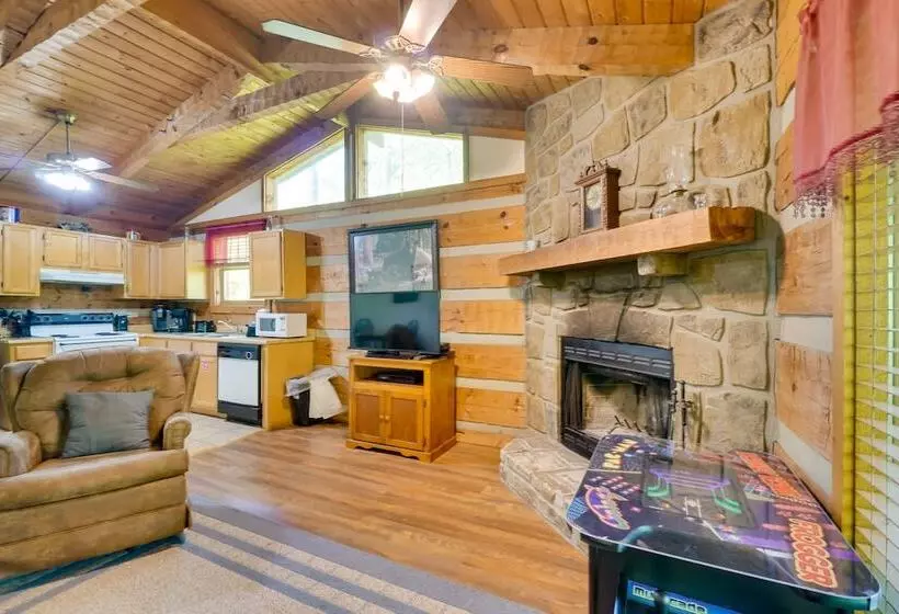 Cozy Gatlinburg Cabin W/ Private Hot Tub!