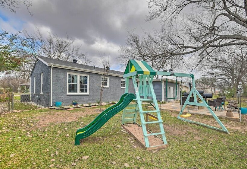 Cozy Home W/ Fire Pit: 3 Mi To Lake Whitney!