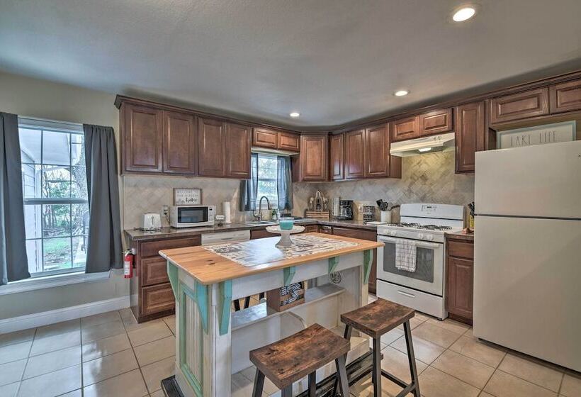 Cozy Home W/ Fire Pit: 3 Mi To Lake Whitney!