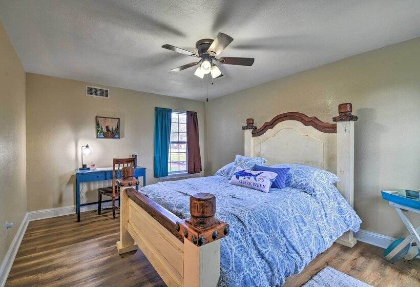 Cozy Home W/ Fire Pit: 3 Mi To Lake Whitney!