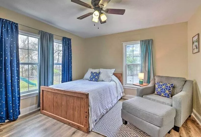 Cozy Home W/ Fire Pit: 3 Mi To Lake Whitney!