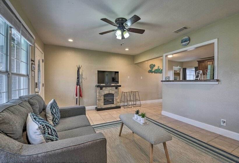Cozy Home W/ Fire Pit: 3 Mi To Lake Whitney!