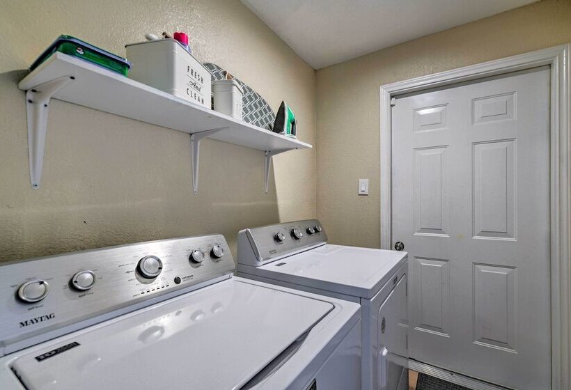 Cozy Home W/ Fire Pit: 3 Mi To Lake Whitney!