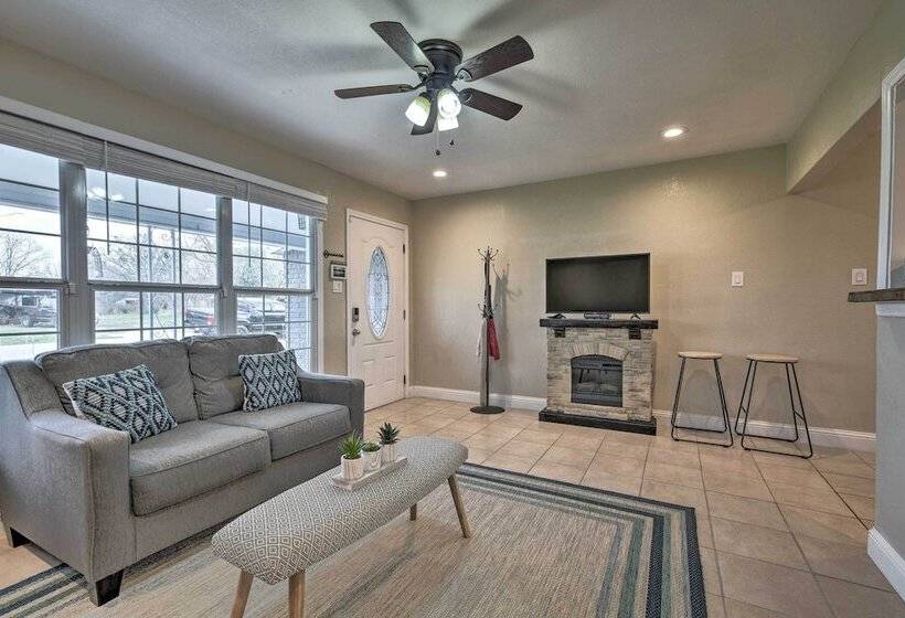 Cozy Home W/ Fire Pit: 3 Mi To Lake Whitney!