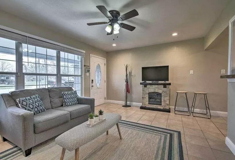 Cozy Home W/ Fire Pit: 3 Mi To Lake Whitney!