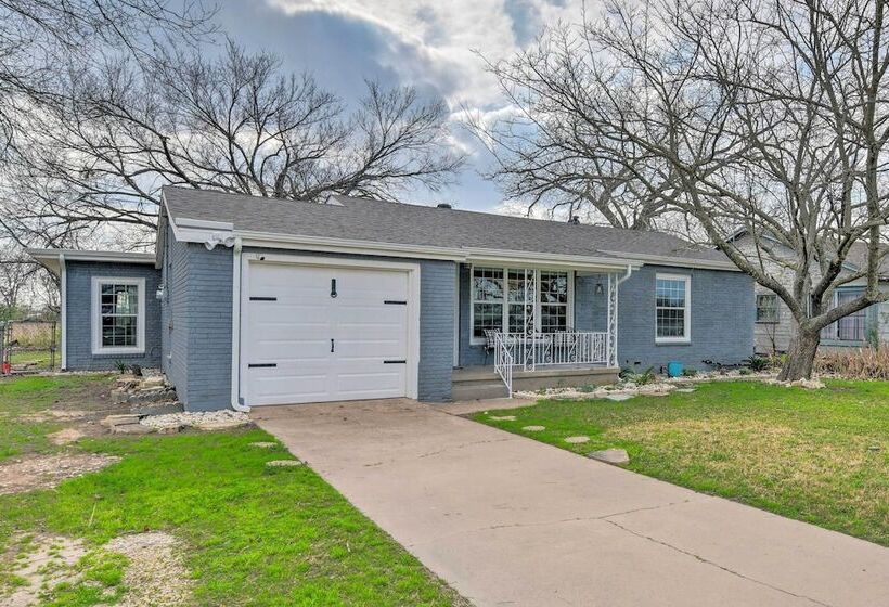 Cozy Home W/ Fire Pit: 3 Mi To Lake Whitney!