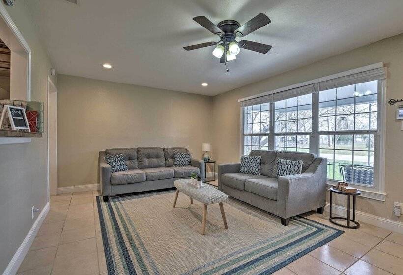 Cozy Home W/ Fire Pit: 3 Mi To Lake Whitney!