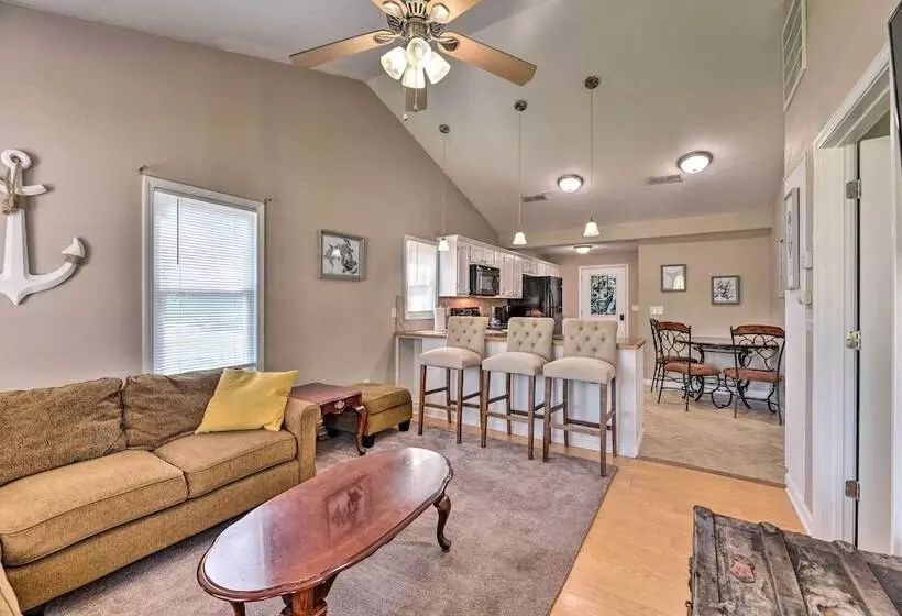 Cozy Pantego Cottage ~ 5 Miles To Belhaven!