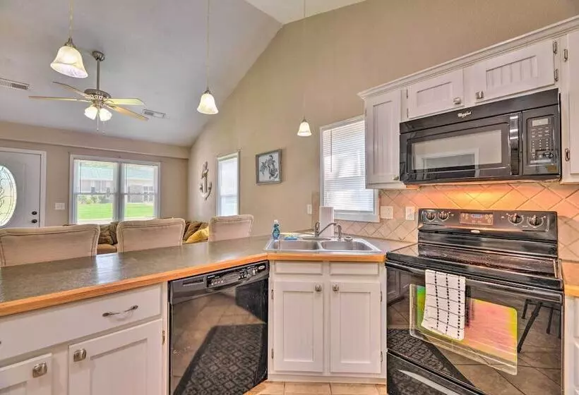 Cozy Pantego Cottage ~ 5 Miles To Belhaven!