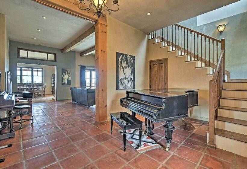 Charming Mountain Estate W/ Views + Fire Pit!