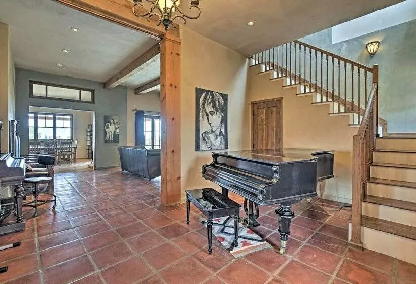 Charming Mountain Estate W/ Views + Fire Pit!