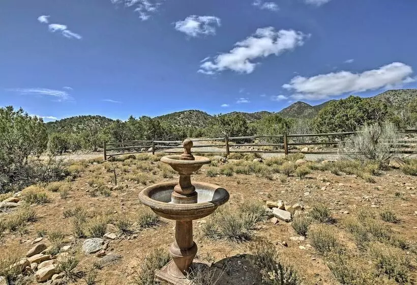 Charming Mountain Estate W/ Views + Fire Pit!