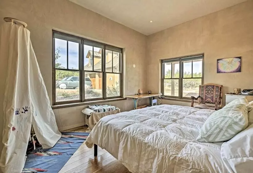 Charming Mountain Estate W/ Views + Fire Pit!