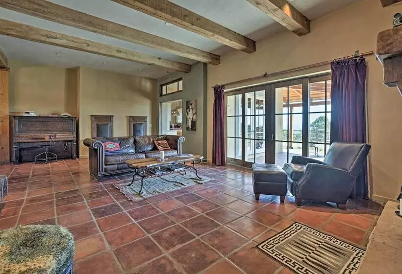 Charming Mountain Estate W/ Views + Fire Pit!