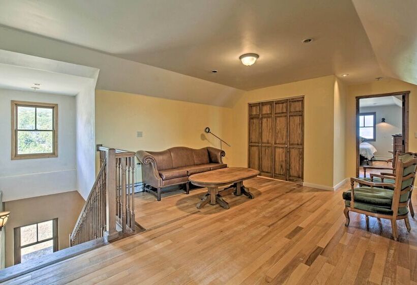 Charming Mountain Estate W/ Views + Fire Pit!