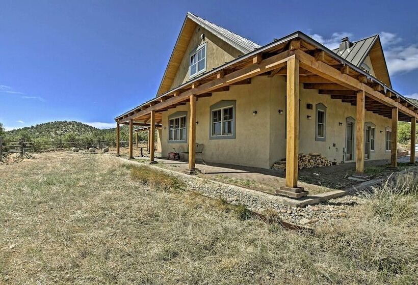 Charming Mountain Estate W/ Views + Fire Pit!