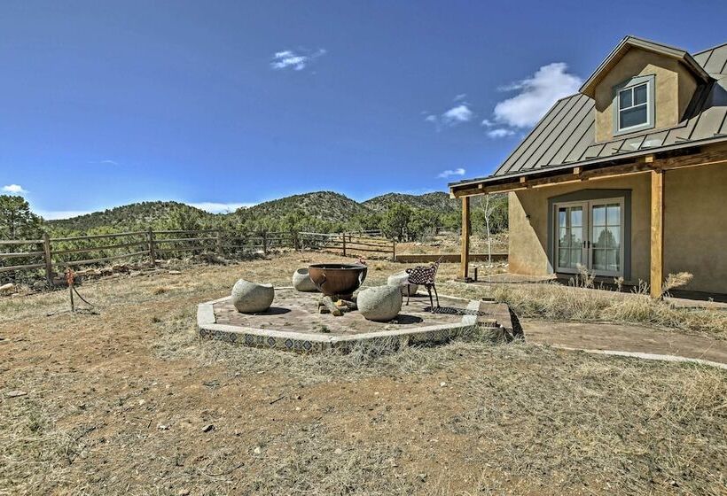 Charming Mountain Estate W/ Views + Fire Pit!