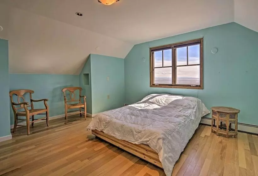 Charming Mountain Estate W/ Views + Fire Pit!