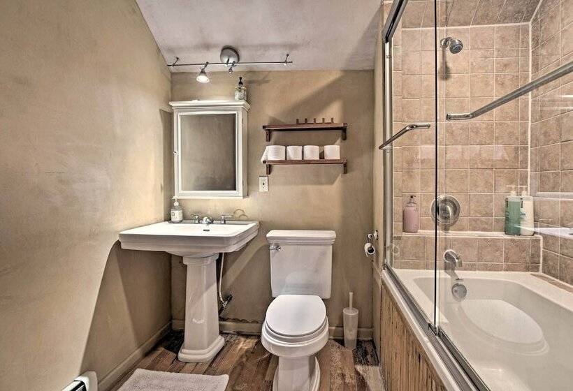 Charming Mountain Estate W/ Views + Fire Pit!