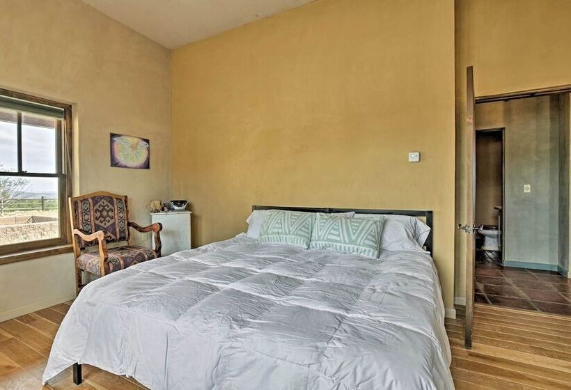 Charming Mountain Estate W/ Views + Fire Pit!