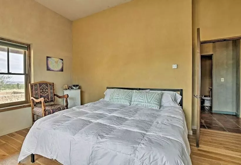 Charming Mountain Estate W/ Views + Fire Pit!