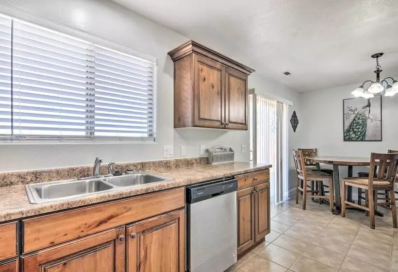 Family Friendly Cedar City Home ~ 3 Mi To Suu