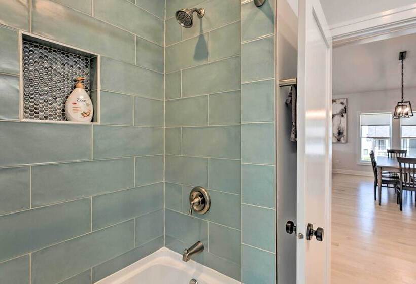 Fantastic House: Balcony, Steps To Lake Como!