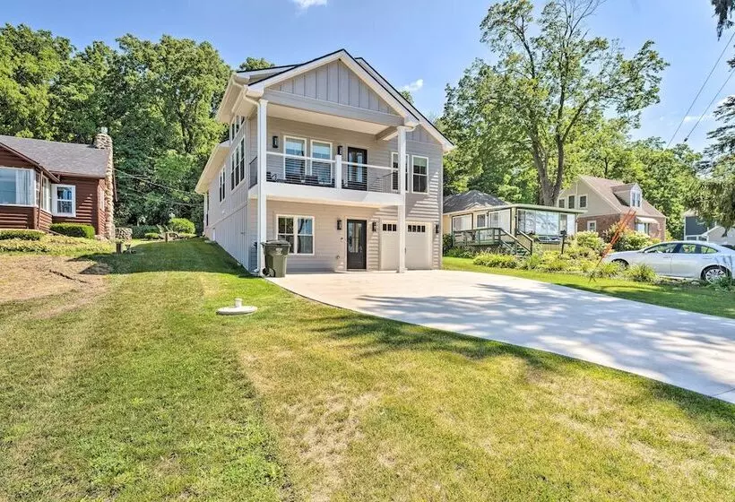 Fantastic House: Balcony, Steps To Lake Como!