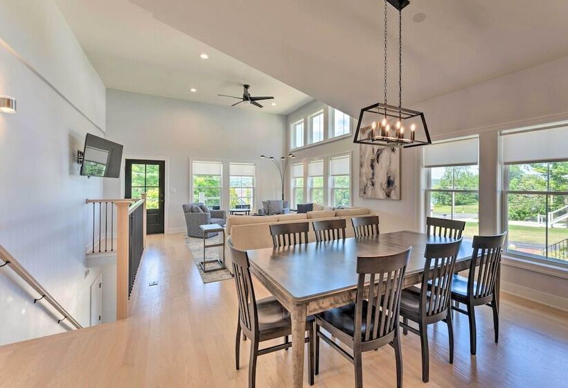 Fantastic House: Balcony, Steps To Lake Como!