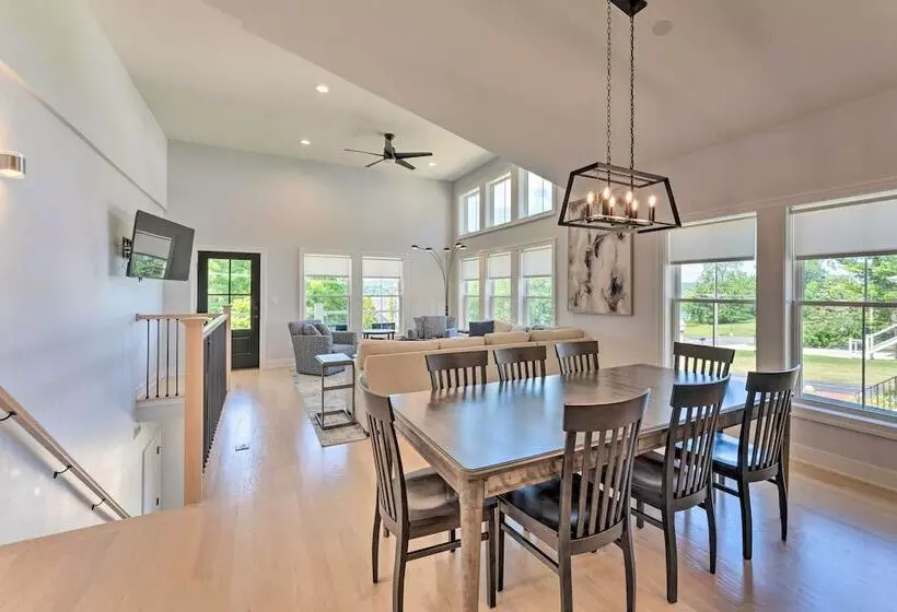 Fantastic House: Balcony, Steps To Lake Como!