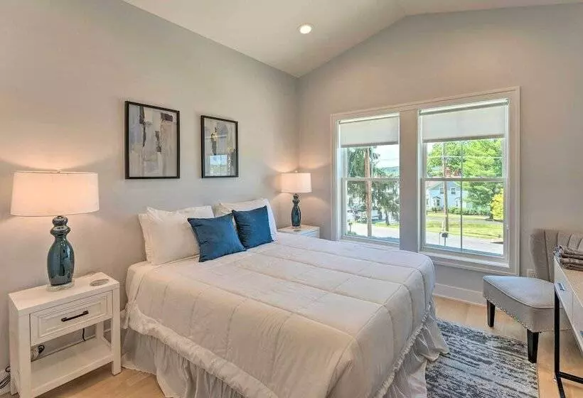 Fantastic House: Balcony, Steps To Lake Como!