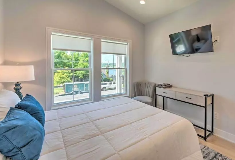 Fantastic House: Balcony, Steps To Lake Como!