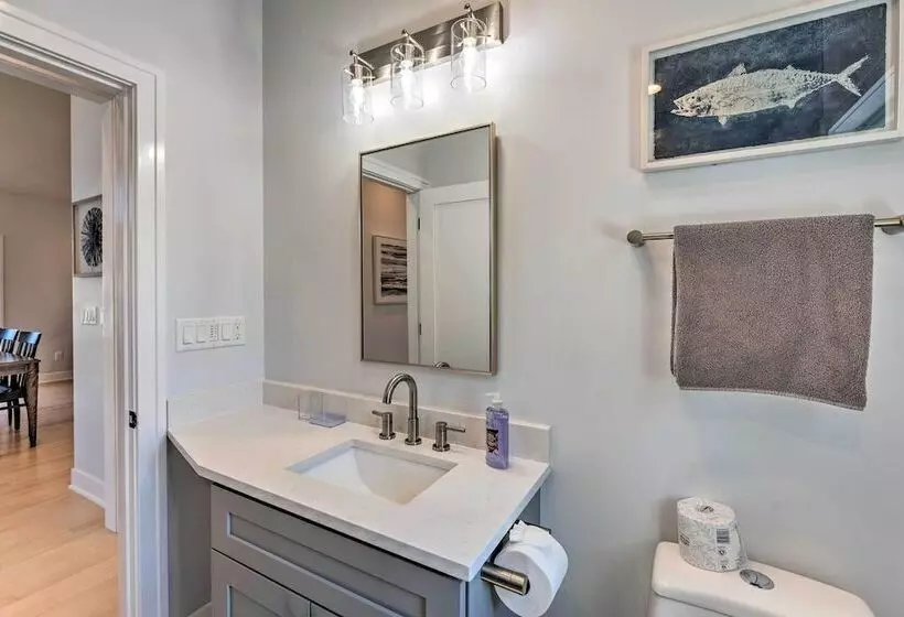 Fantastic House: Balcony, Steps To Lake Como!