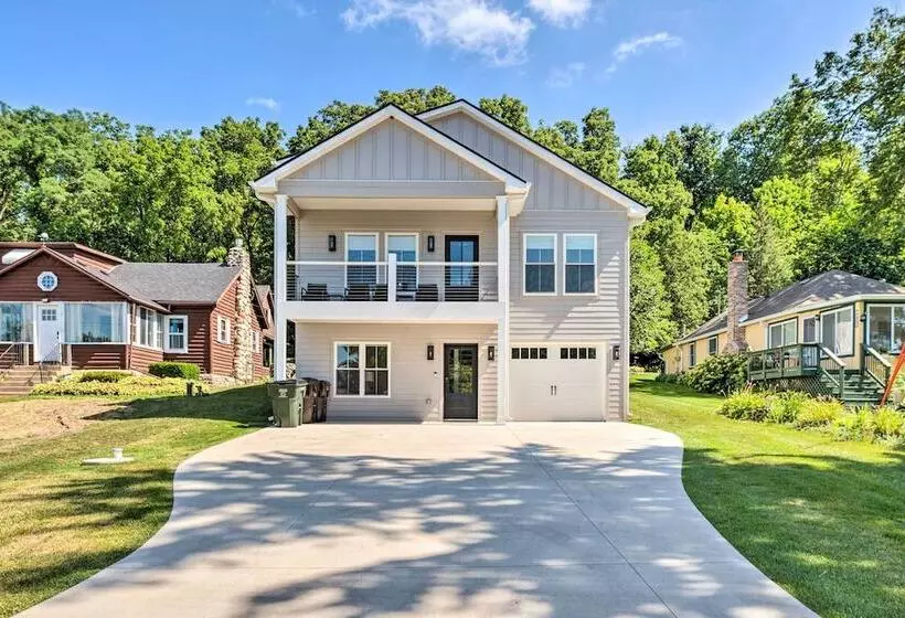 Fantastic House: Balcony, Steps To Lake Como!