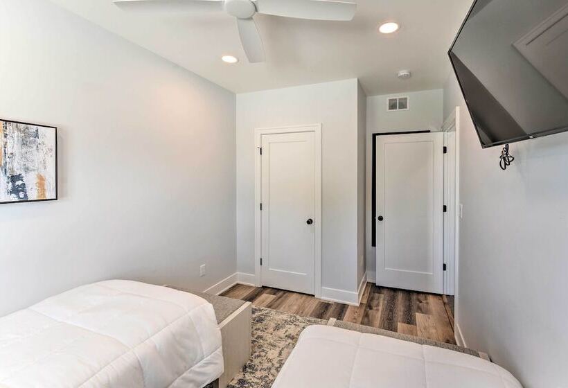 Fantastic House: Balcony, Steps To Lake Como!