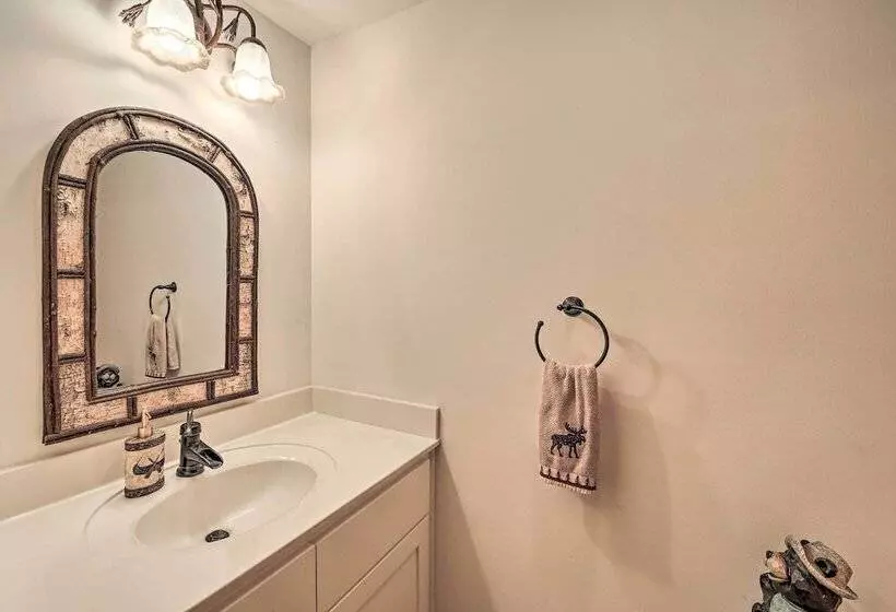 River Access & Game Room: Piney Creek Cabin!