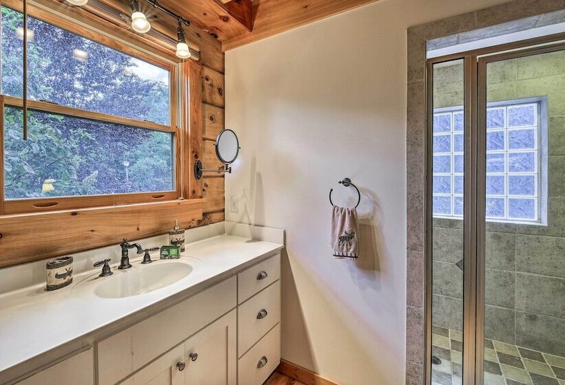 River Access & Game Room: Piney Creek Cabin!