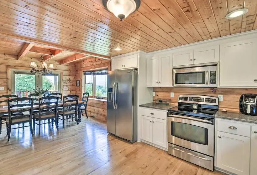 River Access & Game Room: Piney Creek Cabin!