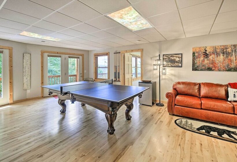 River Access & Game Room: Piney Creek Cabin!