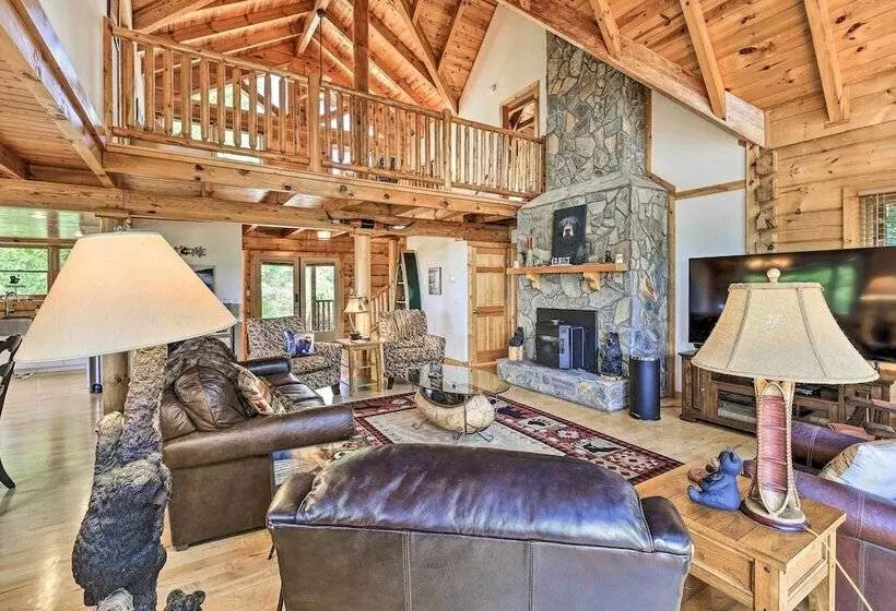 River Access & Game Room: Piney Creek Cabin!
