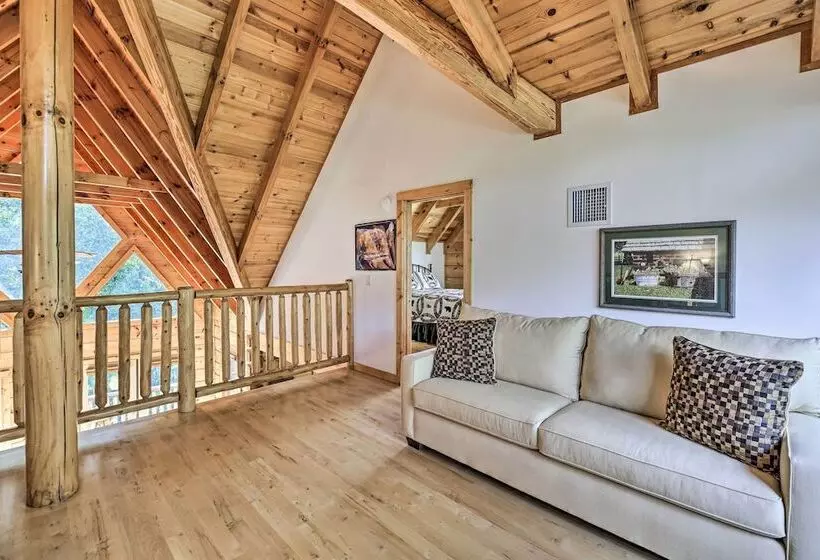 River Access & Game Room: Piney Creek Cabin!