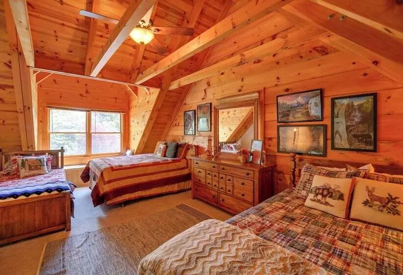 River Access & Game Room: Piney Creek Cabin!