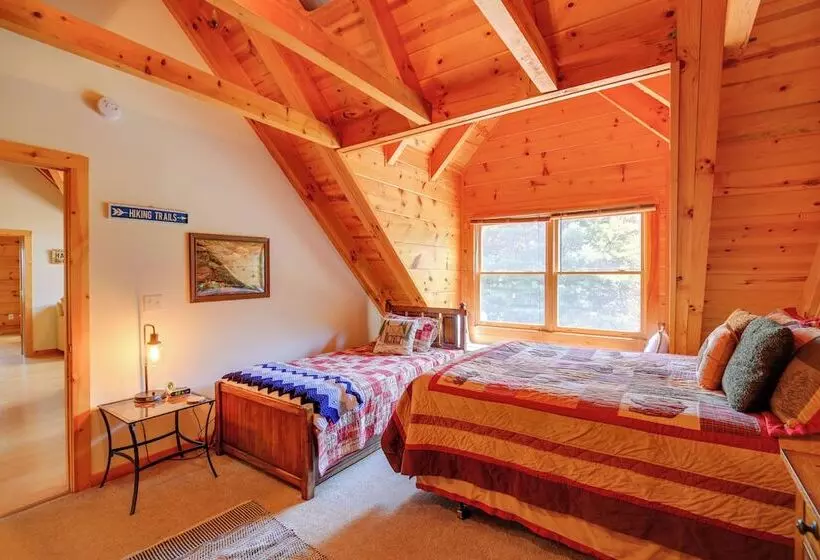 River Access & Game Room: Piney Creek Cabin!