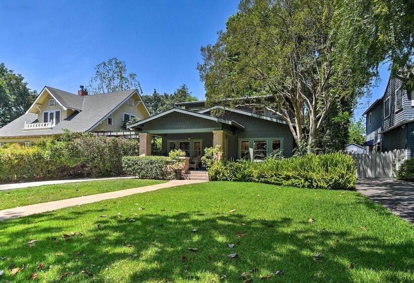 Inviting Bungalow W/ Deck, Close To Dtwn La!