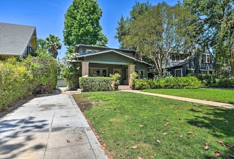 Inviting Bungalow W/ Deck, Close To Dtwn La!